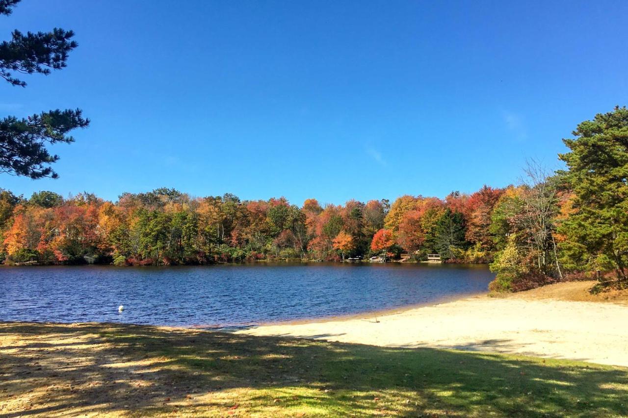 Poconos Home With Private Spa And Fire Pit Long Pond Eksteriør bilde