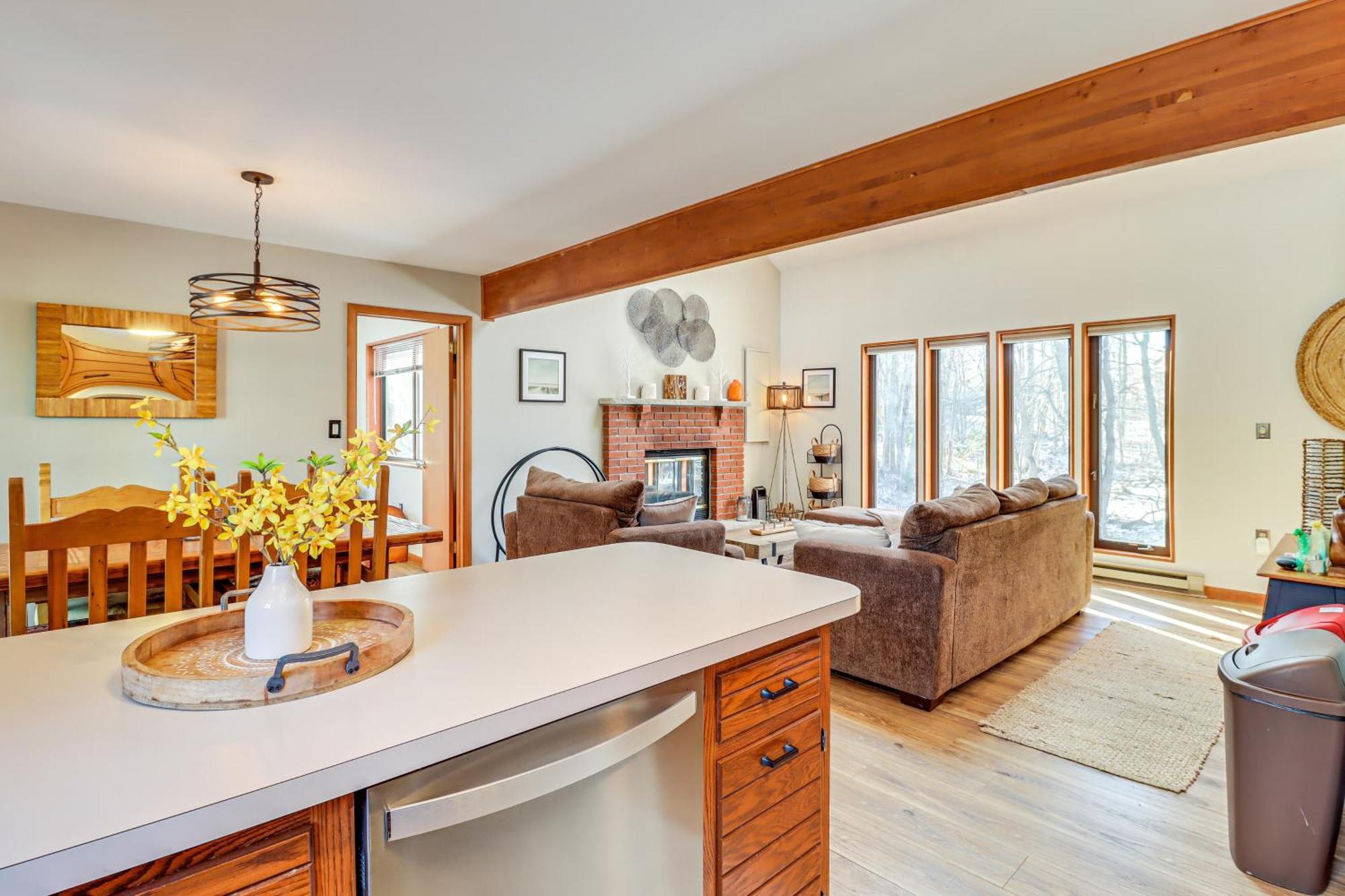 Poconos Home With Private Spa And Fire Pit Long Pond Eksteriør bilde