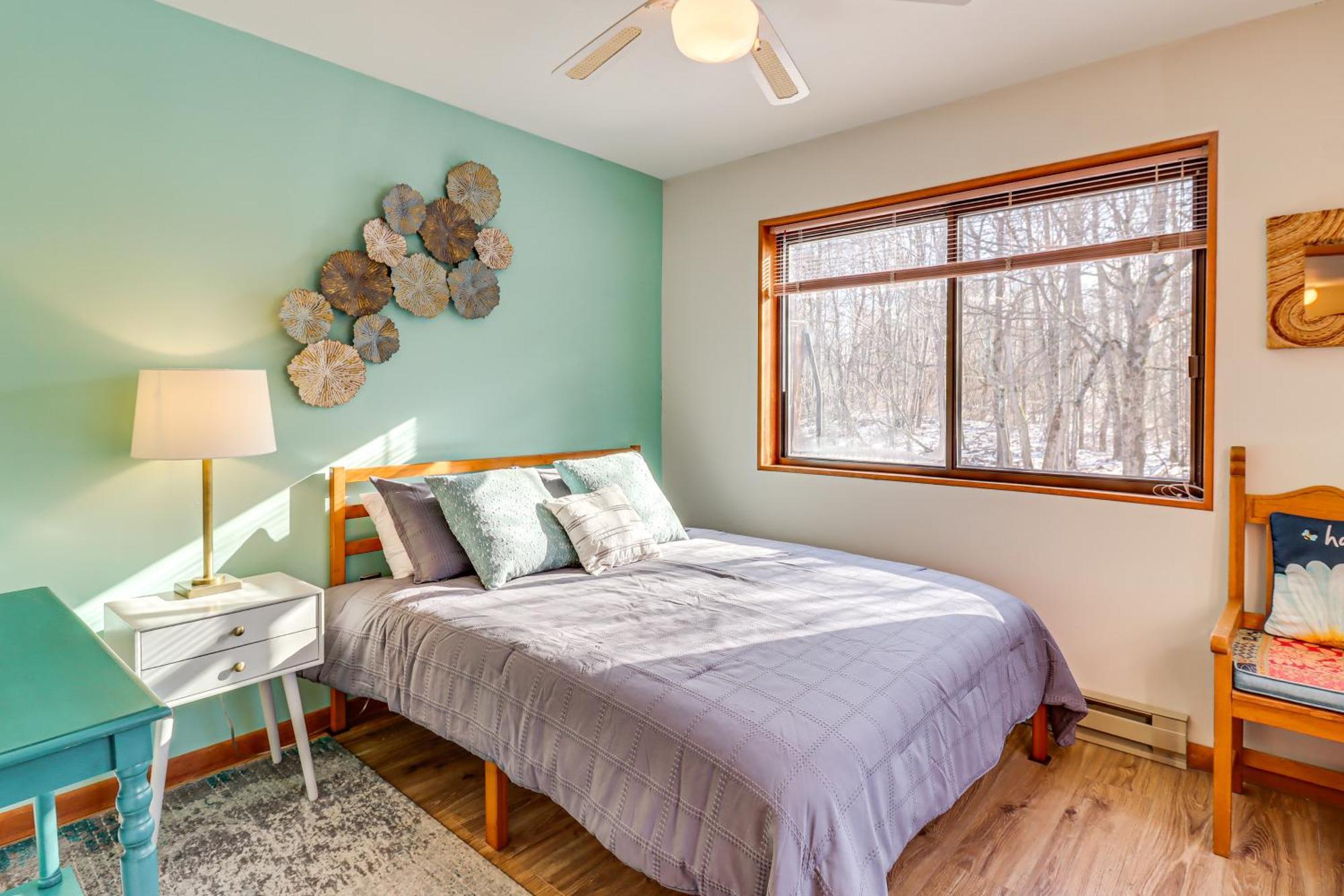 Poconos Home With Private Spa And Fire Pit Long Pond Eksteriør bilde