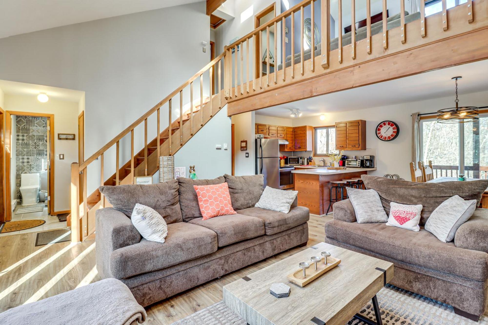 Poconos Home With Private Spa And Fire Pit Long Pond Eksteriør bilde